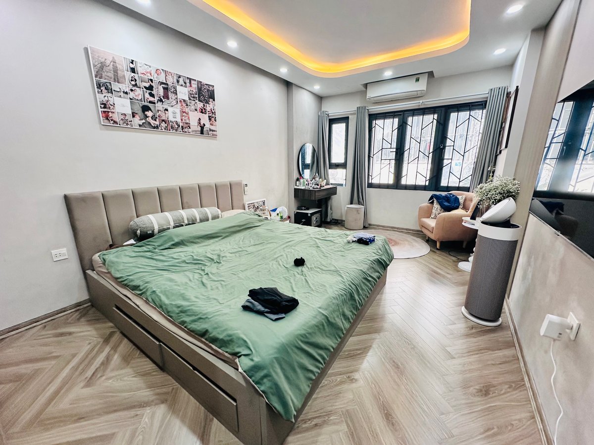 Bán Nhà Tân Mai. Hoàng Mai. 5 Tầng Thang Máy. Ô Tô. DT 74m2. MT 3.7m. Giá 22.4 Tỷ 15982412