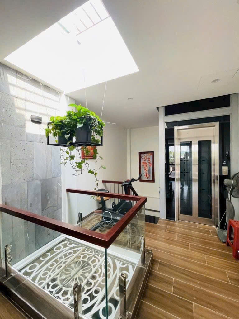 Hàng đẹp, bán nhà Võng Thị Trích Sài, ô tô, 80m 7 tầng thang máy chỉ 25 tỷ 15982431