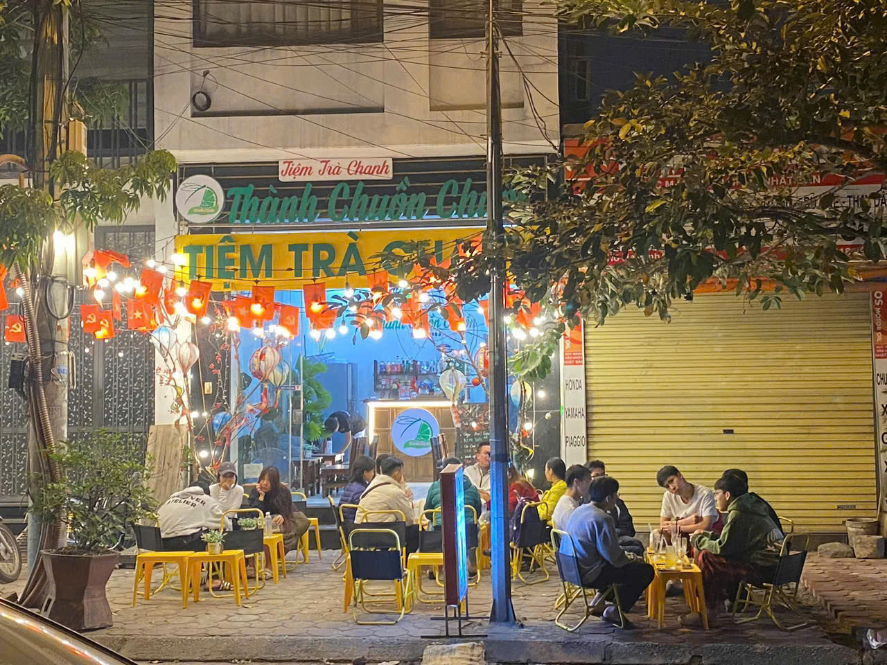 SANG NHƯỢNG QUÁN CAFE VIEW HỒ HẠ ĐÌNH – THANH XUÂN  Quán nằm vị trí đắc địa, mặt đường to, đông 15982517