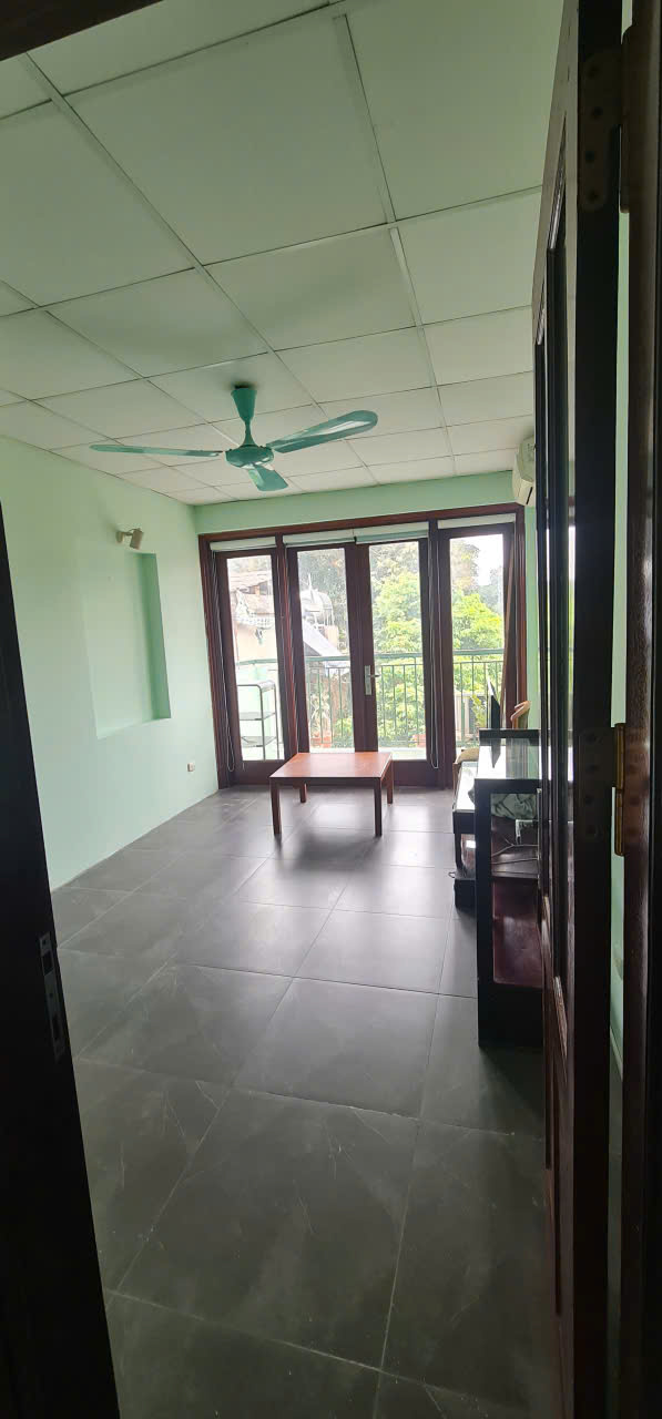 Cho thuê nhà ngõ 202 Trịnh Đình Cửu, 38m2 x 5 tầng, 3 phòng ngủ, 12,5 triệu 15982597