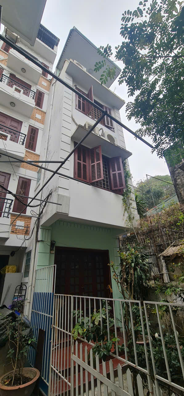 Cho thuê nhà ngõ 202 Trịnh Đình Cửu, 38m2 x 5 tầng, 3 phòng ngủ, 12,5 triệu 15982597