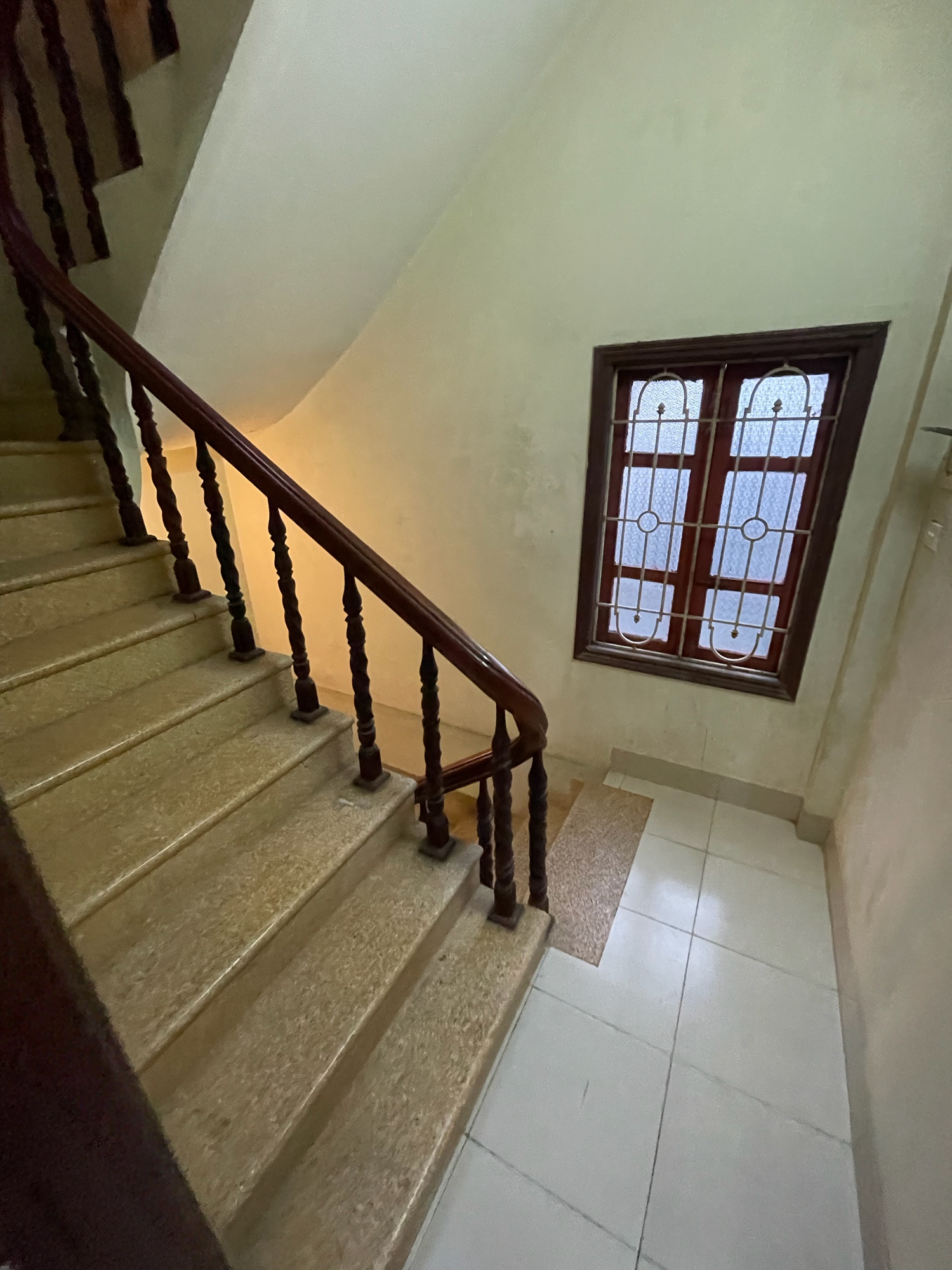 Bán Nhà  Mạc Thị Bưởi 31/37m2. 4 tầng. mặt tiền 3.8m. giá 9.8 Tỷ Hai Bà Trưng Hà Nội 15982641