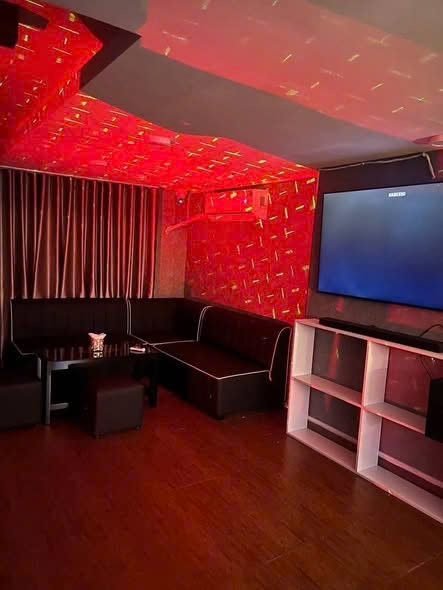 SANG NHƯỢNG QUÁN BAR GOLD LOUNGE PHÚ MỸ HƯNG TP.HCM 15982717