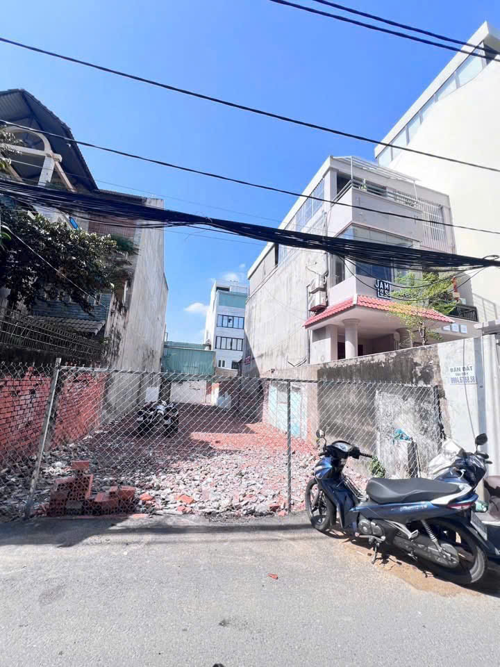 Bán đất tặng Biệt Thự Cũ Mặt Tiền – Ngay Trung Tâm Thảo Điền - quận 2 15982764