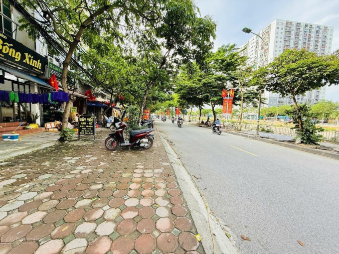 🔥 MẶT PHỐ KIM GIANG – MẶT TIỀN RỘNG – KINH DOANH ĐỈNH CAO 🔥

💎 Diện tích 39m² – MT 4m – 2 tầng – giá 22.3 tỷ 15982956