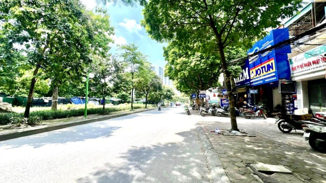 🔥 MẶT PHỐ KIM GIANG – MẶT TIỀN RỘNG – KINH DOANH ĐỈNH CAO 🔥

💎 Diện tích 39m² – MT 4m – 2 tầng – giá 22.3 tỷ 15982956