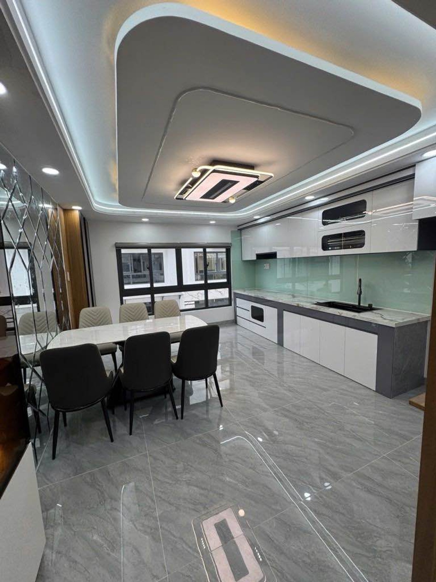 Nhà mới 5 tầng tại khu vực có tiềm năng phát triển ổn định 15983031