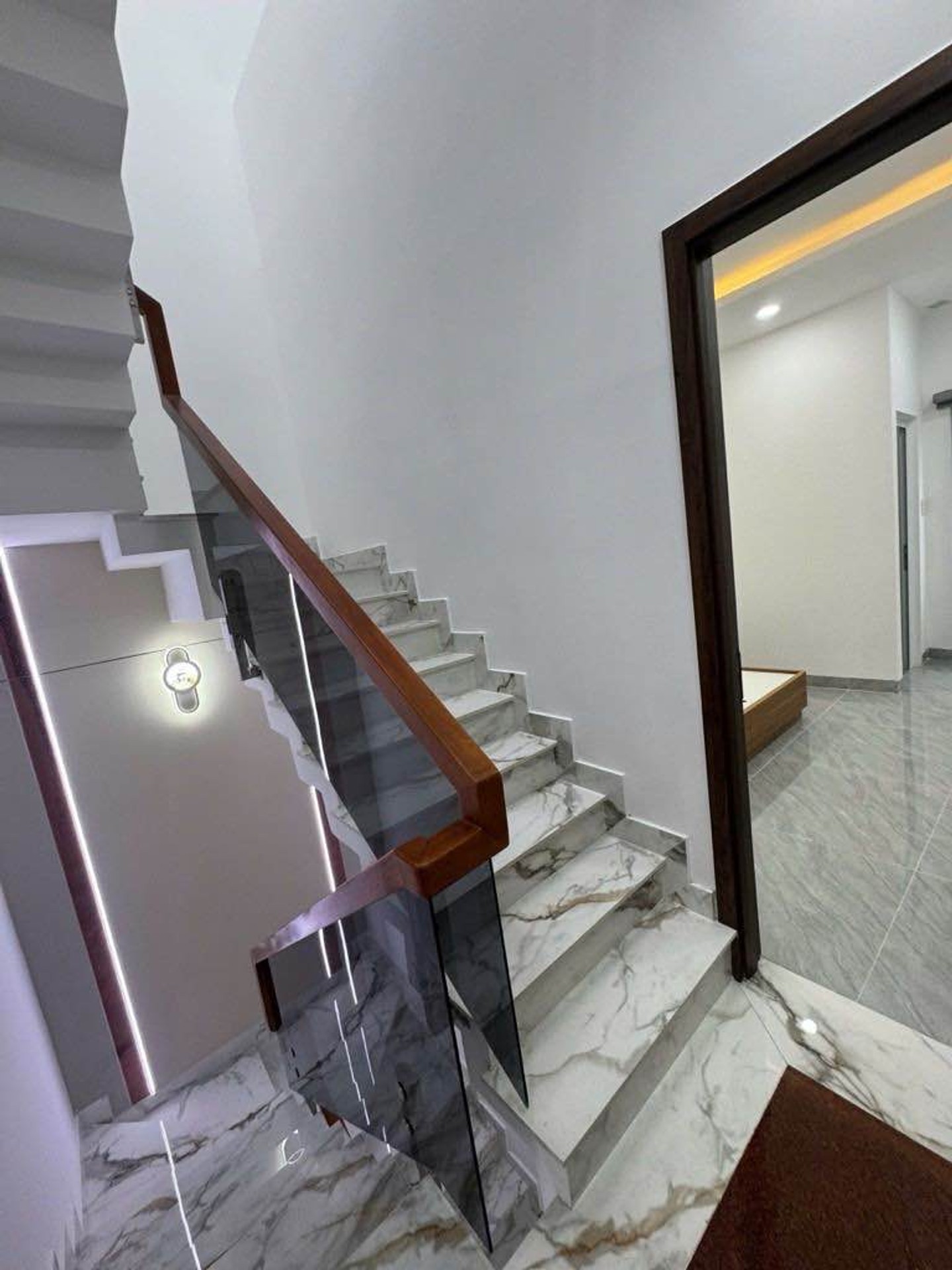 Nhà mới 5 tầng tại khu vực có tiềm năng phát triển ổn định 15983031