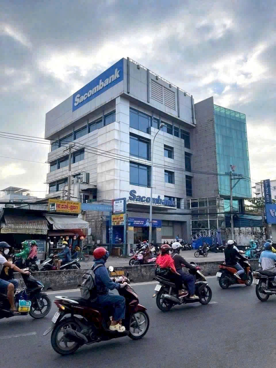 SIÊU PHẨM TOÀ NHÀ GÓC 2 MẶT TIỀN HÀ HUY GIÁP – DÒNG TIỀN 180TR/THÁNG 15983044