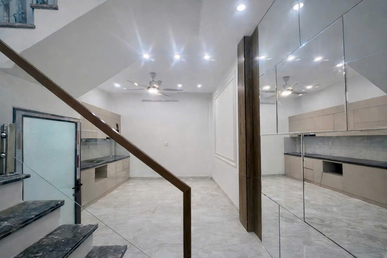 nhà xây mới mặt ngõ 3xx miếu 2 xã - lê chân 15983068