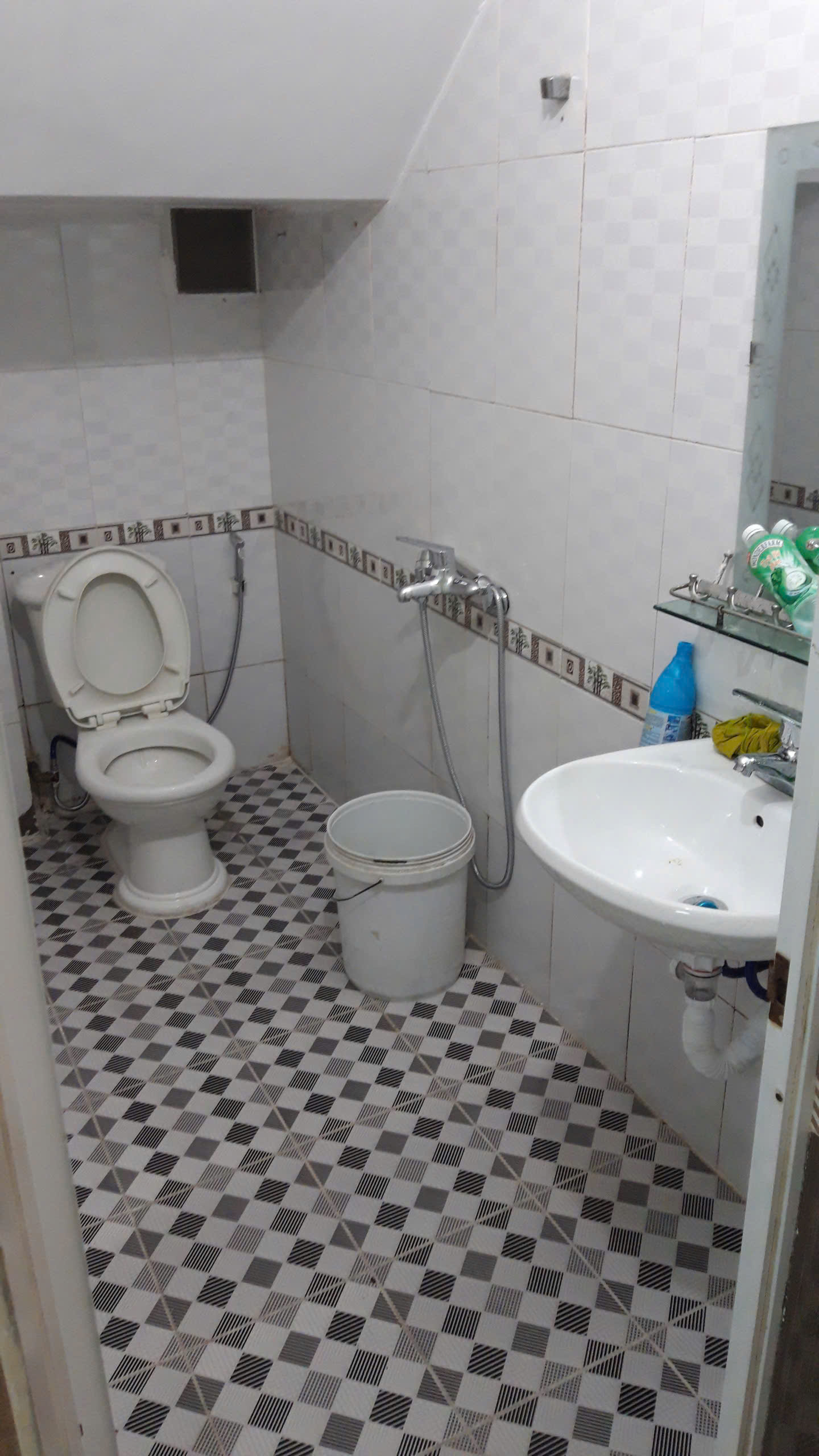 Bán và cho thuê nhà 3 tầng,đủ nội thất,vào ở ngay Số 84A đường Cống Đông, An Hải,Hải Phòng 15983070