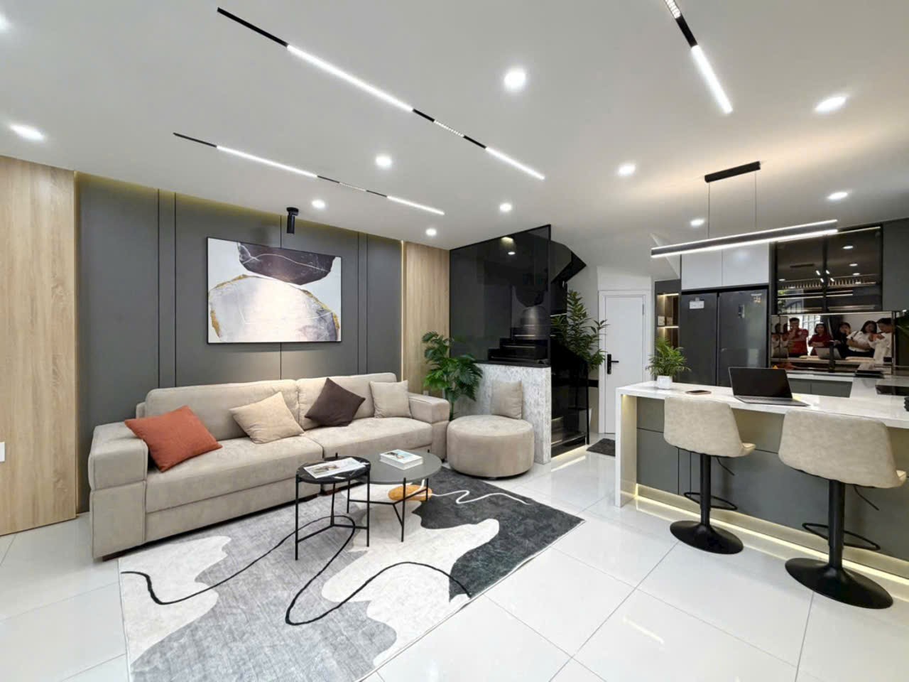 Bán Nhà đẹp mới xây hẻm ô tô đường Đoàn Thị Điểm Phú Nhuận 5.5x10m trệt lửng 3 lầu 4PN 15983119