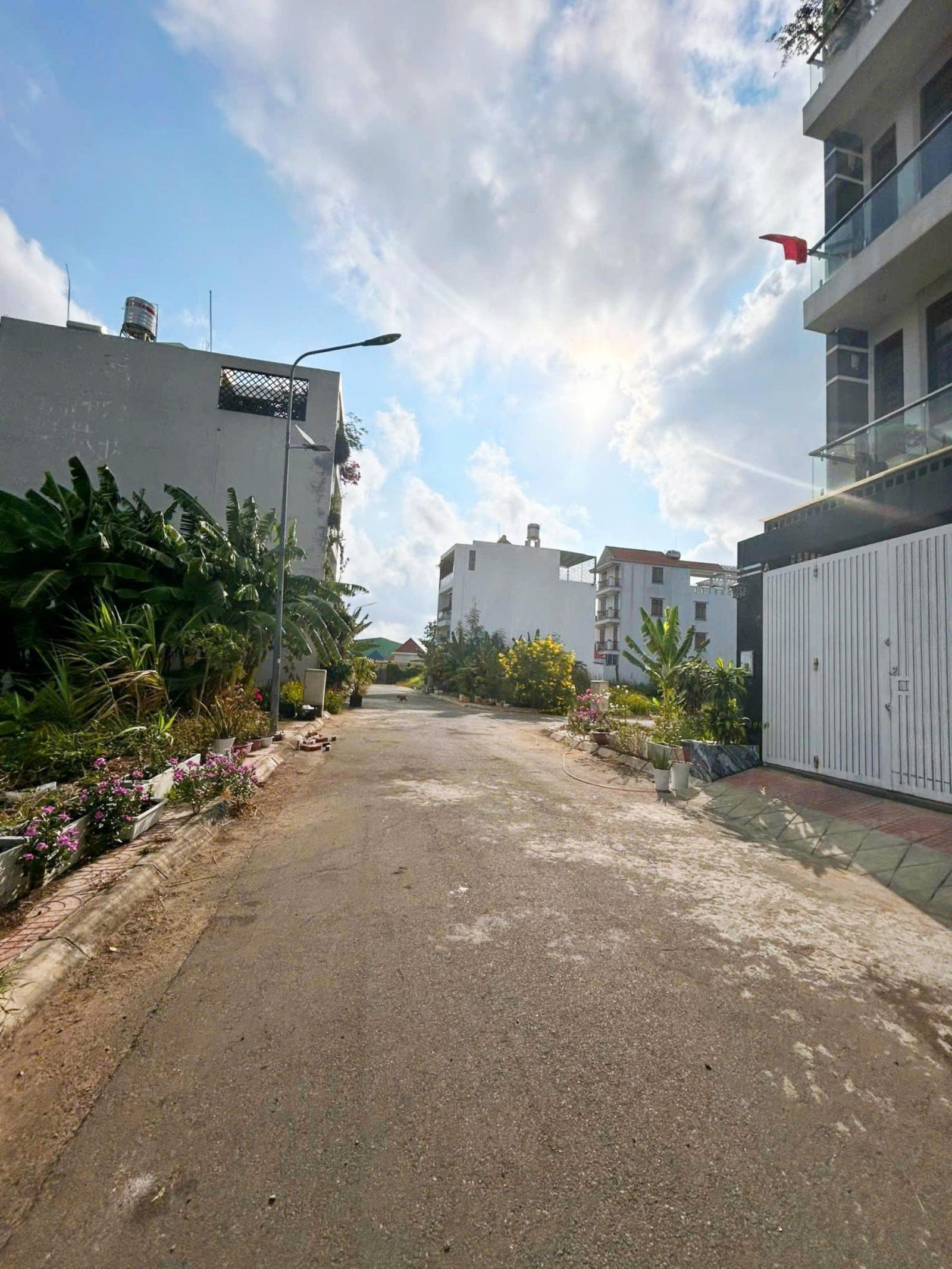 CẦN BÁN 118M2 ĐẤT THỔ CƯ ĐƯỜNG NHỰA TRONG KHU DÂN CƯ 15983143