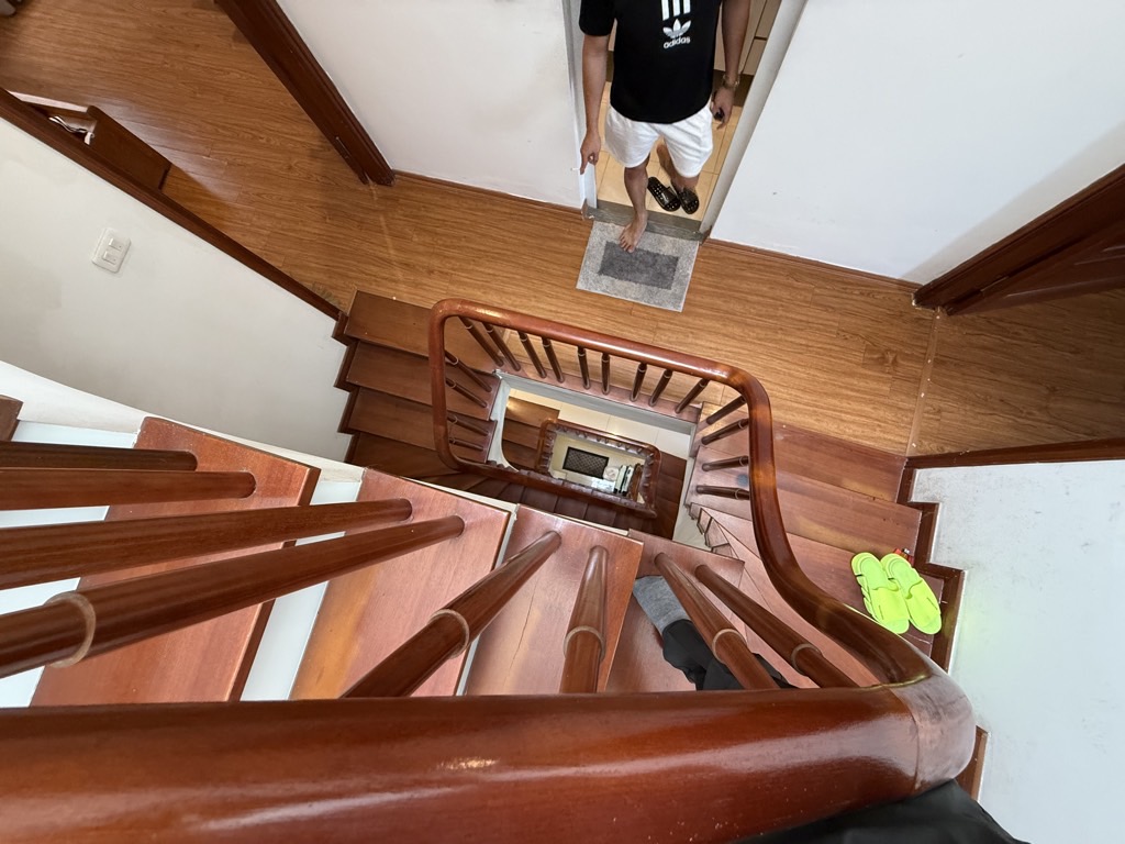 Bán nhà Hoa Lâm, Lệ Mật 70m x 4T sân vườn, oto thông, giá rẻ nhất khu vực 15983215