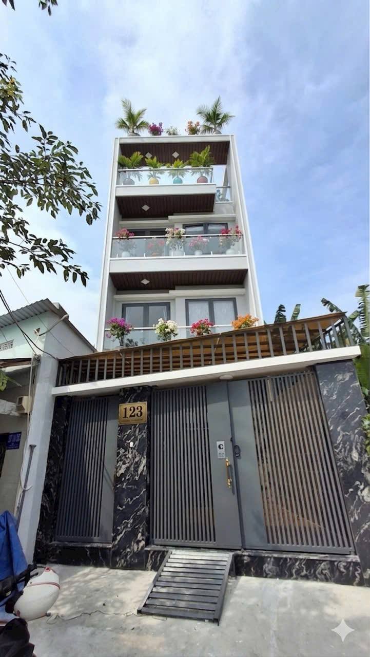 KẸT TIỀN BÁN GẤP - NHÀ NGAY LÀNG ĐẠI HỌC B, NHÀ BÈ - DÒNG TIỀN 30–40TR/THÁNG - GIÁ 13,5 TỶ 15983253