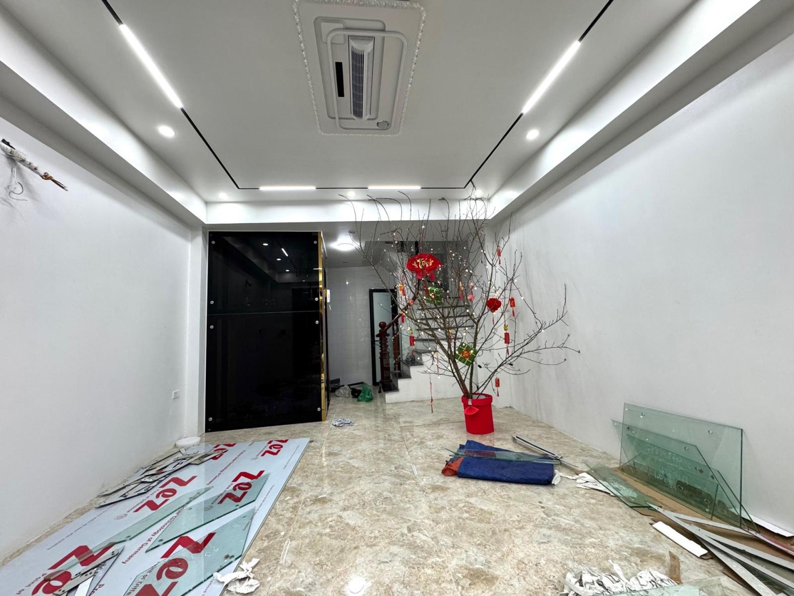 🔥 SIÊU PHẨM 7 TẦNG THANG MÁY – GẦN PHỐ – TƯƠNG LAI RA MẶT ĐƯỜNG 🔥
🏡 37m² – 7 tầng – MT 4.1m – giá 9.8 tỷ 15983310
