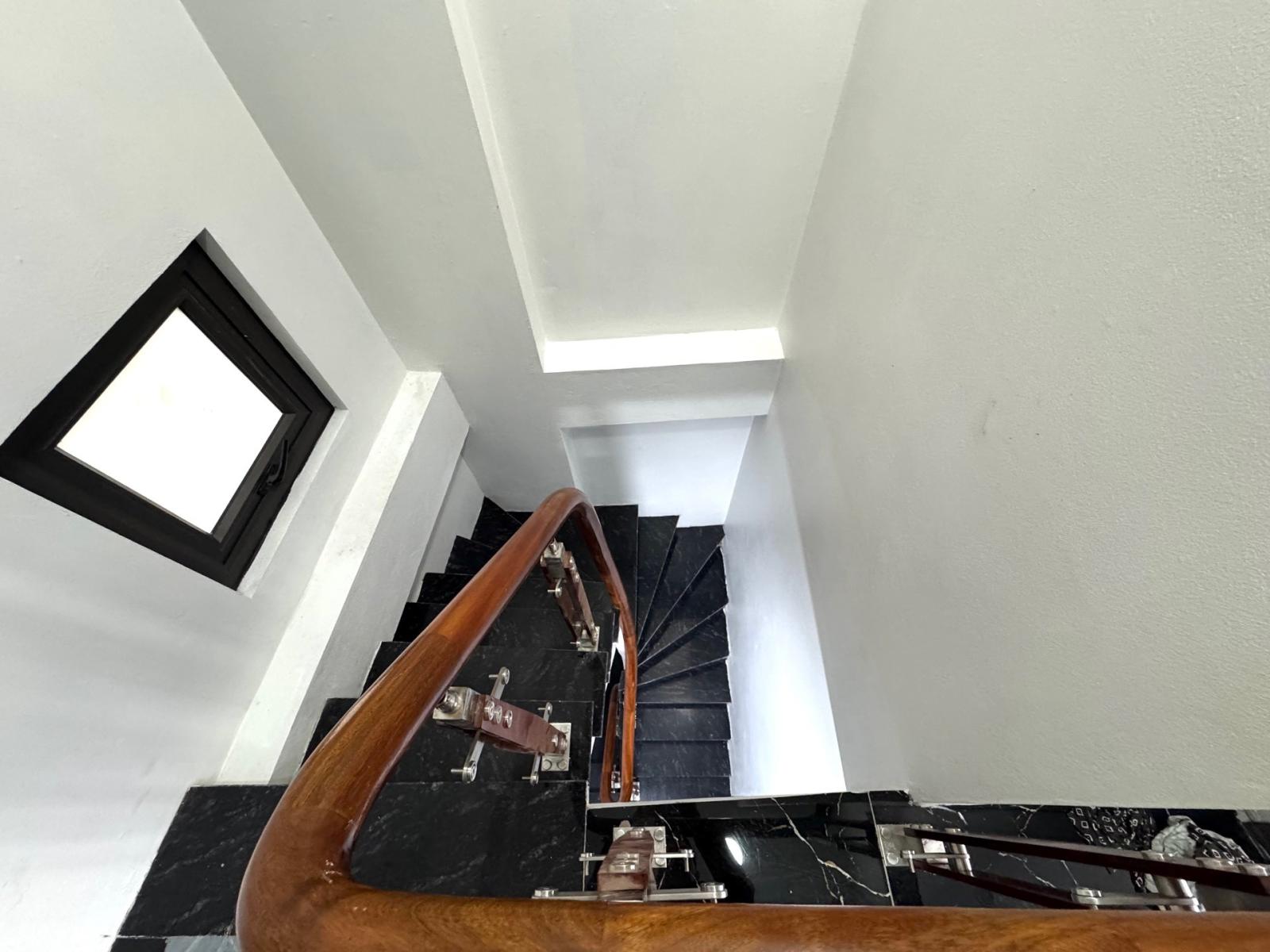 🔥 SIÊU PHẨM 7 TẦNG THANG MÁY – GẦN PHỐ – TƯƠNG LAI RA MẶT ĐƯỜNG 🔥
🏡 37m² – 7 tầng – MT 4.1m – giá 9.8 tỷ 15983310