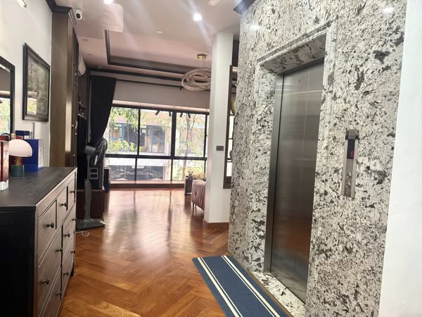 Nhà đẹp, bán nhà Đào Tấn, ô tô vào nhà, thang máy, 54m, chỉ 24 tỷ 15983343