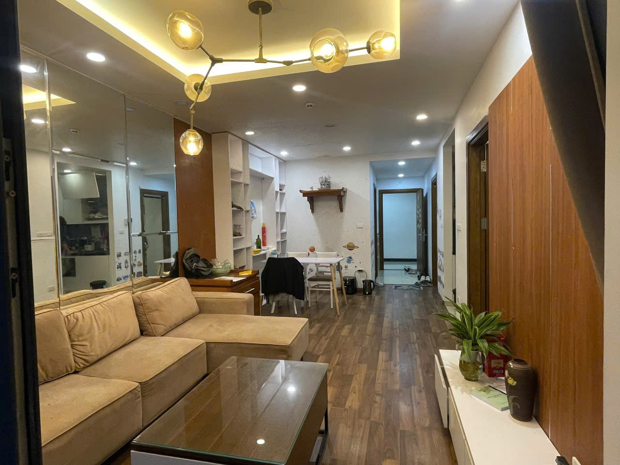 Rời đi có chút tiếc – vợ chồng mình gửi bán   lại căn 2PN Goldmark City rất có duyên với giá tốt nhất so với thị trường 
  15983378