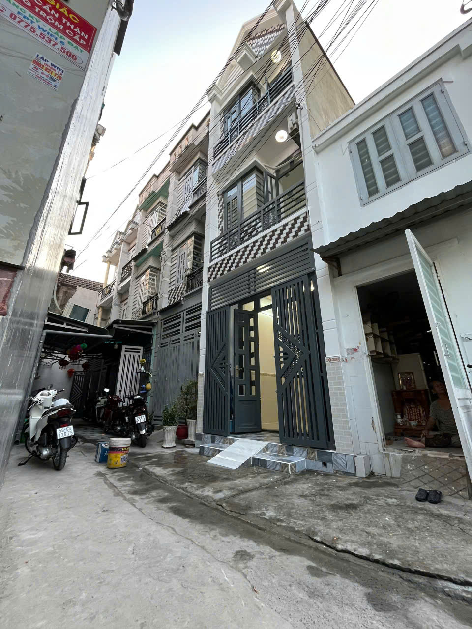 Nhà mới 2 lầu rất đẹp diện tích rộng rãi 3,2mx10m bến xe buýt hiệp thành q12 15983413