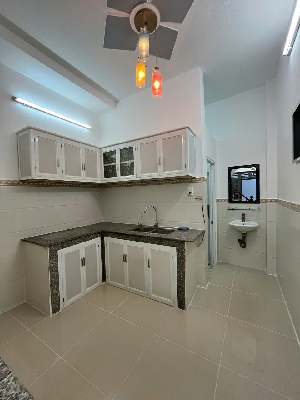 Nhà mới 2 lầu rất đẹp diện tích rộng rãi 3,2mx10m bến xe buýt hiệp thành q12 15983413