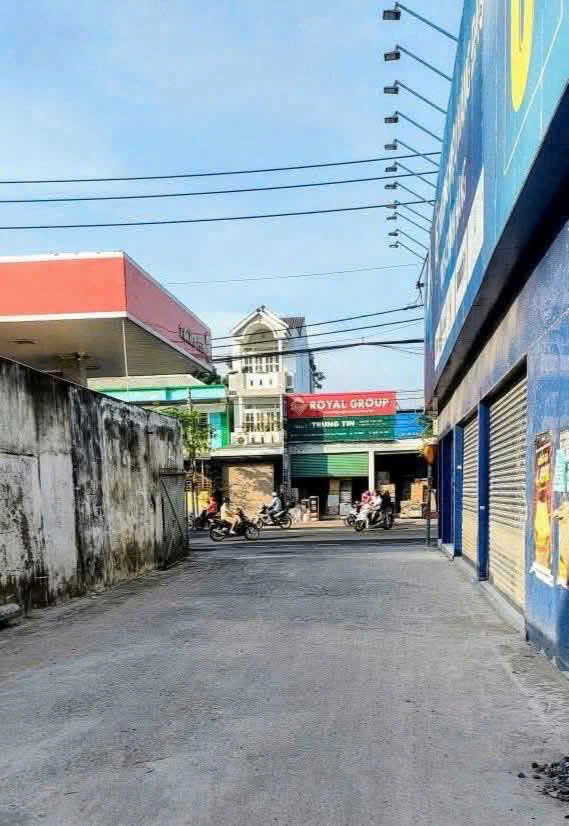 NHÀ CŨ 2 MẶT HẺM THÔNG TÔ KÝ – PHẠM THỊ GIÂY – NGANG KHỦNG NỞ HẬU 17M 15983490