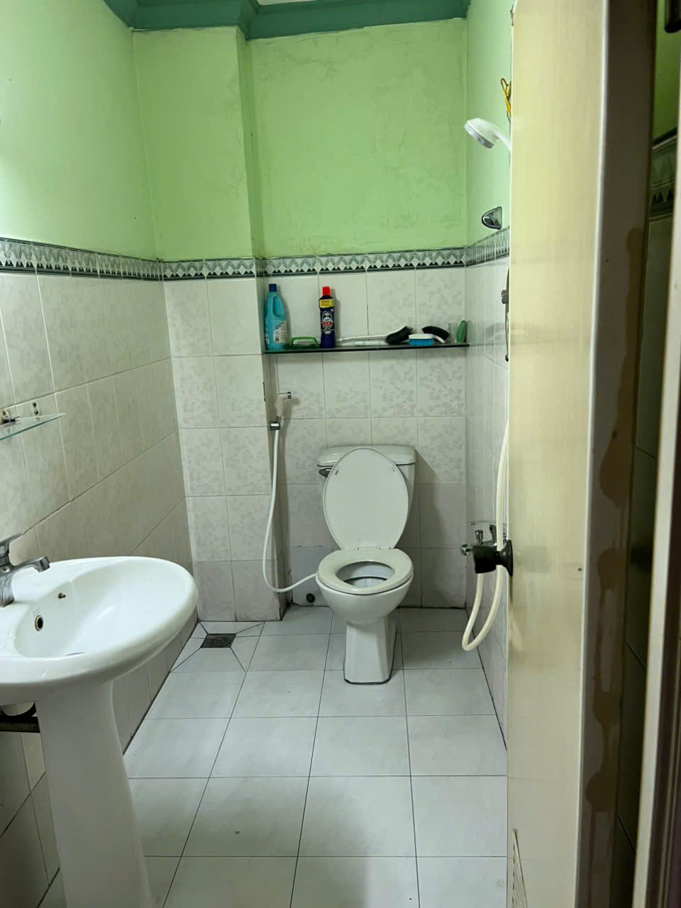 CHÍNH CHỦ CHO THUÊ PHÒNG 50M2 MẶT TIỀN 616 NGUYỄN KIỆM (P.14) PHÚ NHUẬN. HCM 15983512