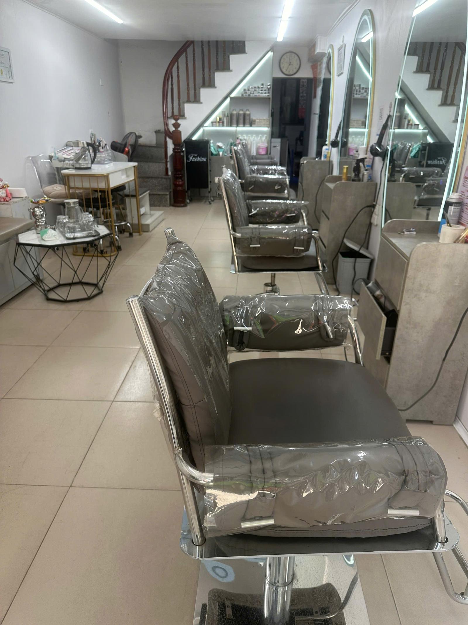 CHÍNH CHỦ CẦN NHƯỢNG LẠI TIỆM TÓC GIÁ TỐT – CÓ SẴN KHÁCH ,THANH XUÂN ,HÀ NỘI 15983553