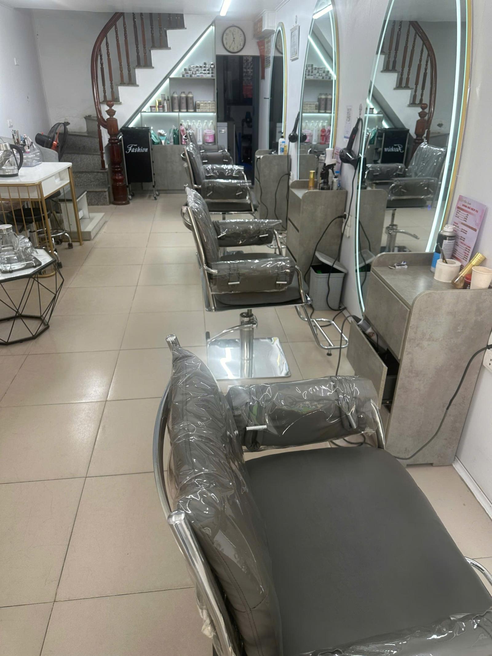 CHÍNH CHỦ CẦN NHƯỢNG LẠI TIỆM TÓC GIÁ TỐT – CÓ SẴN KHÁCH ,THANH XUÂN ,HÀ NỘI 15983553