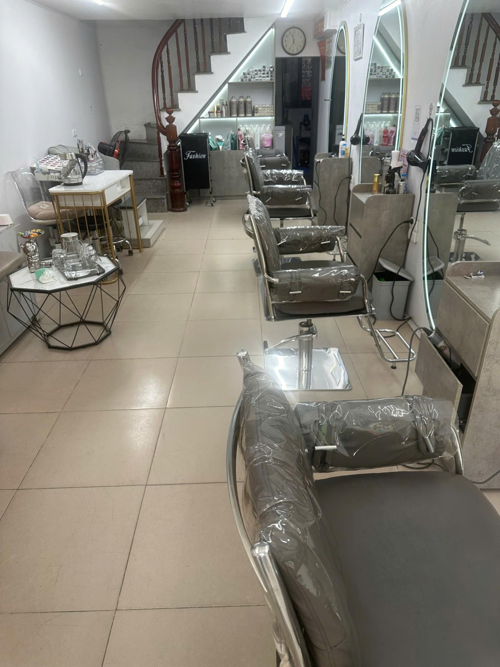 CHÍNH CHỦ CẦN NHƯỢNG LẠI TIỆM TÓC GIÁ TỐT – CÓ SẴN KHÁCH ,THANH XUÂN ,HÀ NỘI 15983553