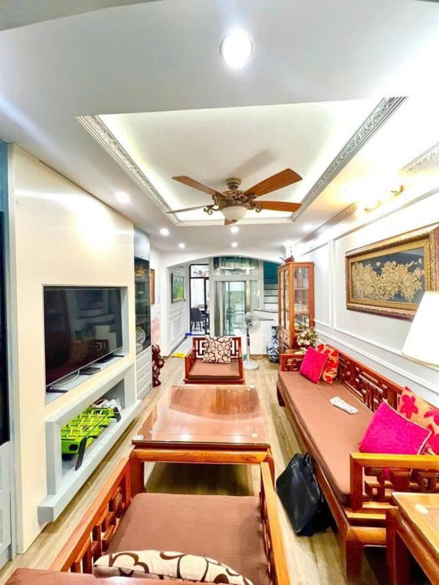 Bán Nhà Đội Nhân 37m.  5 tầng. mặt tiền 3.3m. giá 15.5 Tỷ Ba Đình Hà Nội 15983556