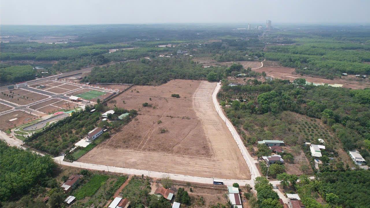 Chào bạn! Bạn đang có nhu cầu bán đất thổ cư 5x30m tại Bình Long, tỉnh Bình Phước. Để giúp bạn 15983565