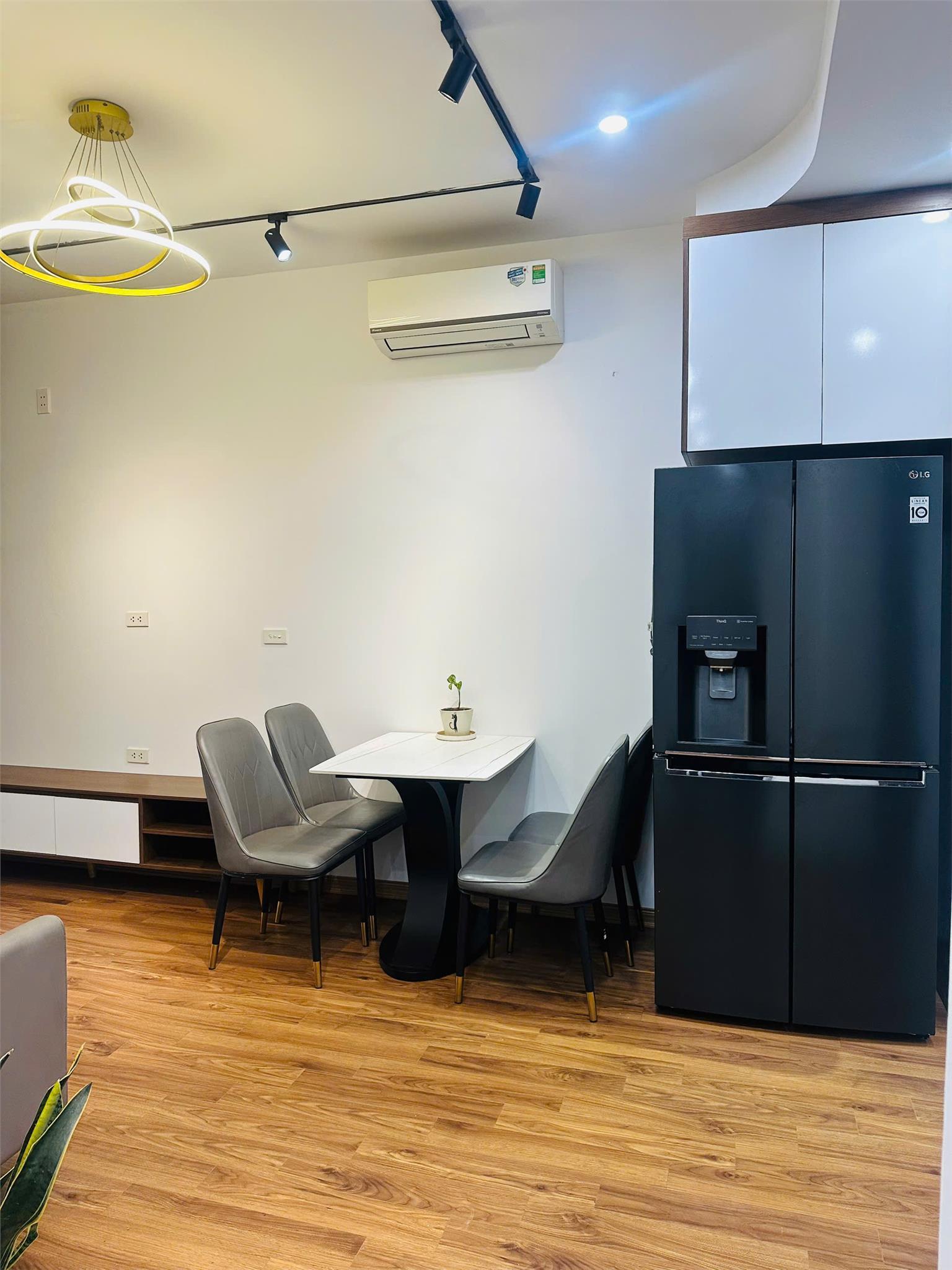 Chính chủ  bán căn hộ cc An Lạc Phùng Khoang 3n2vs  lô góc nội thất đep 6,2 tỷ ở ngay 15983568