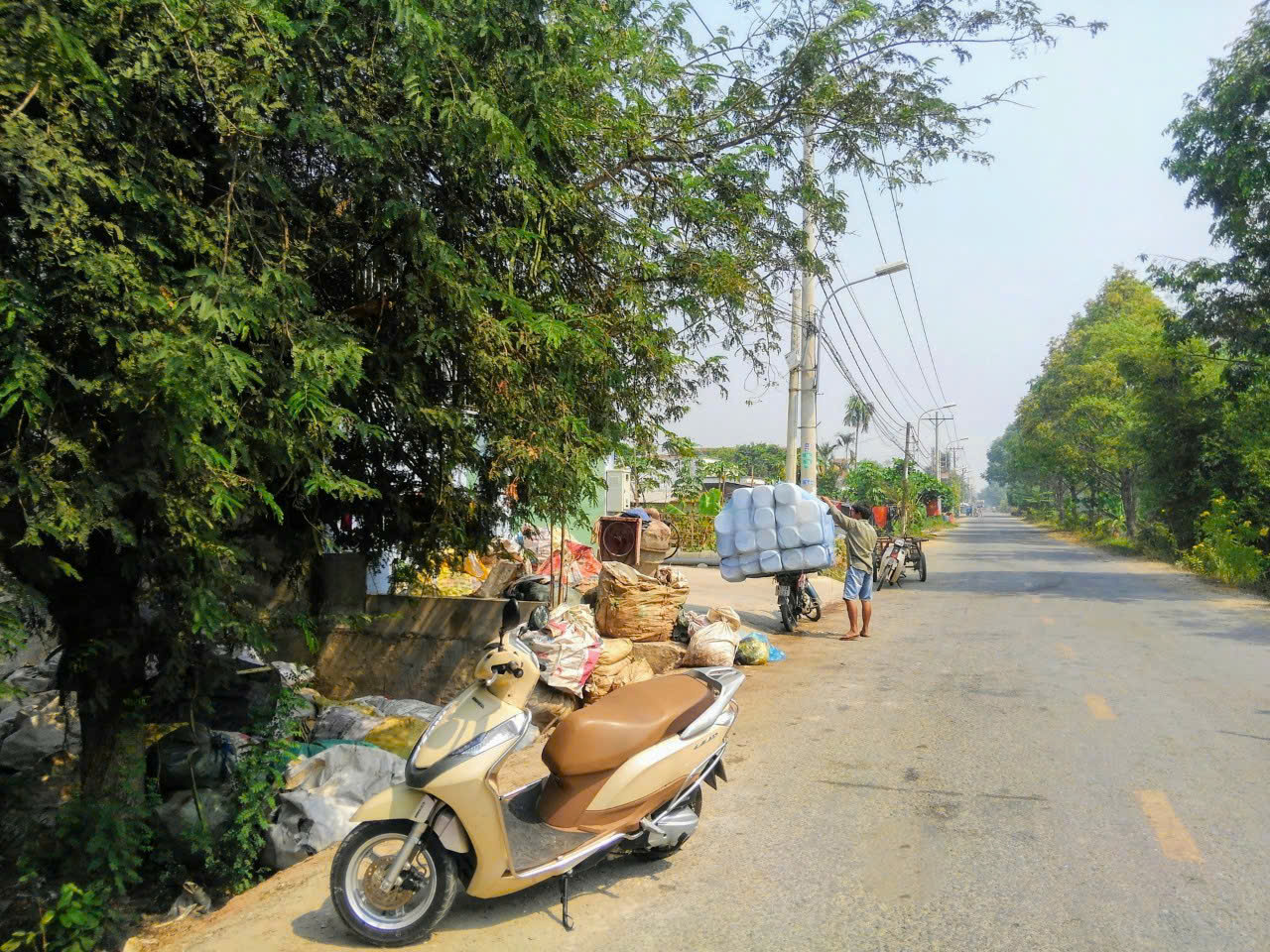 CẦN BÁN 1110M2 NHÀ VÀ ĐẤT THỔ CƯ MT LÊ ĐÌNH CHI 15983614