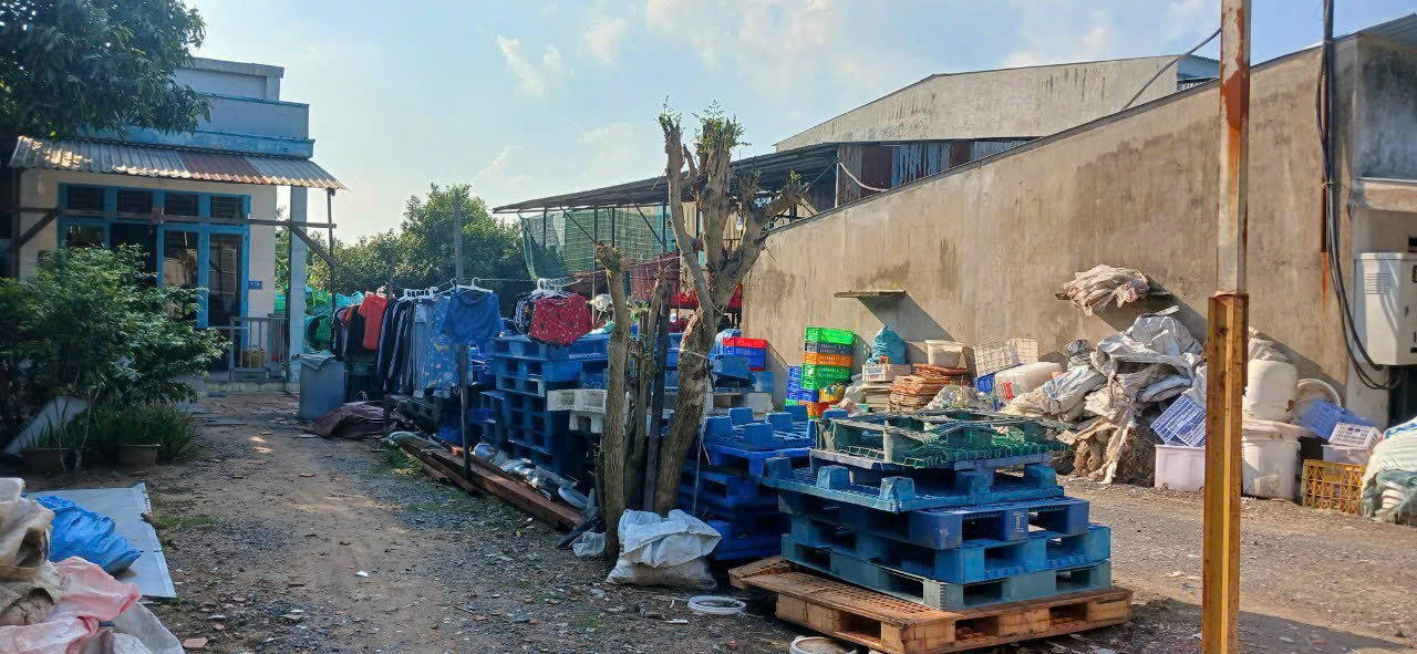 CẦN BÁN 1110M2 NHÀ VÀ ĐẤT THỔ CƯ MT LÊ ĐÌNH CHI 15983614