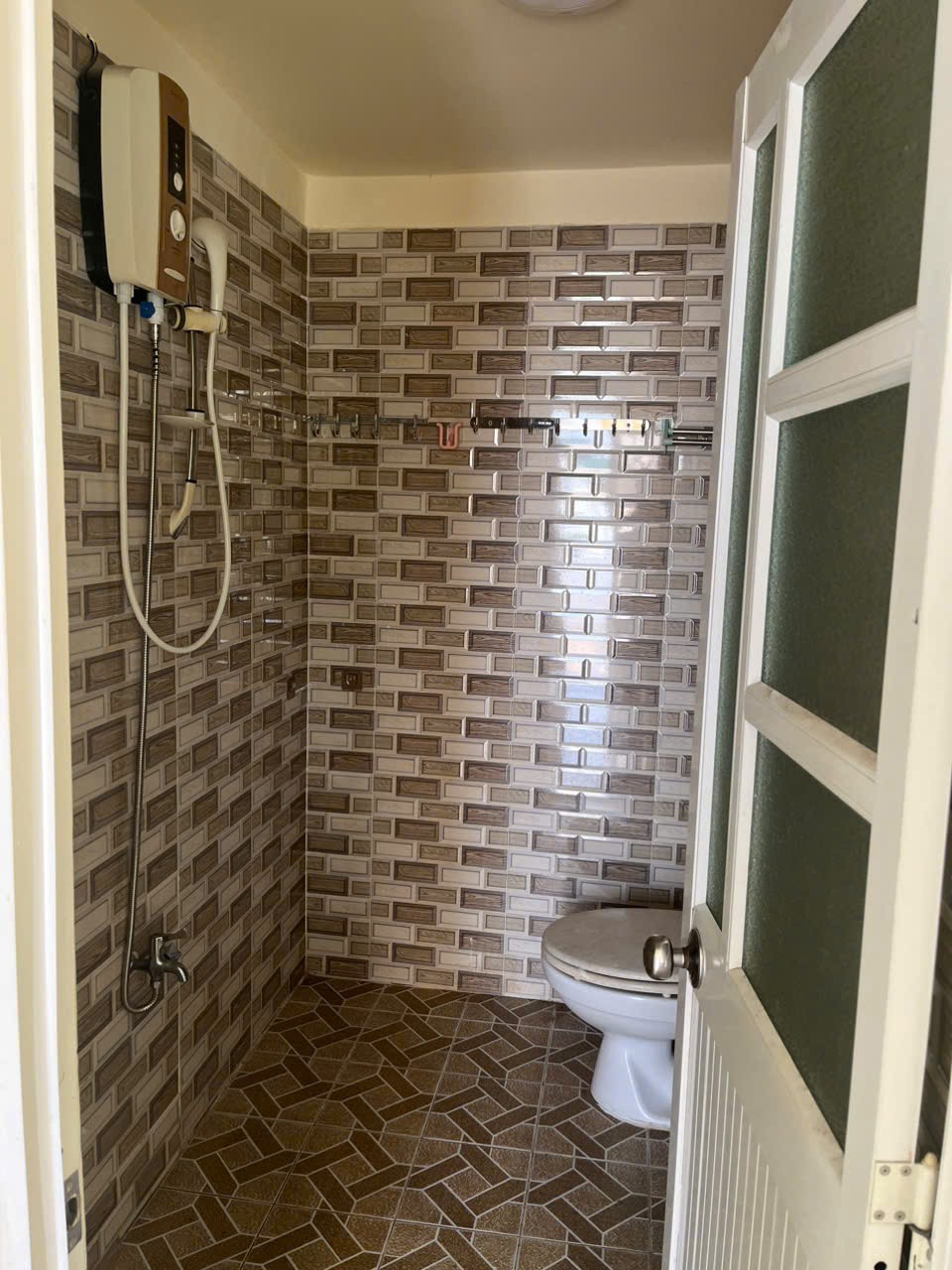 CHO THUÊ PHÒNG – GIÁ TỐT –PHÒNG ĐẸP MẶT TIỀN đường Hoàng Hoa Thám, P.Hạnh Thông, Bình Thạnh, TP.HCM 15983647