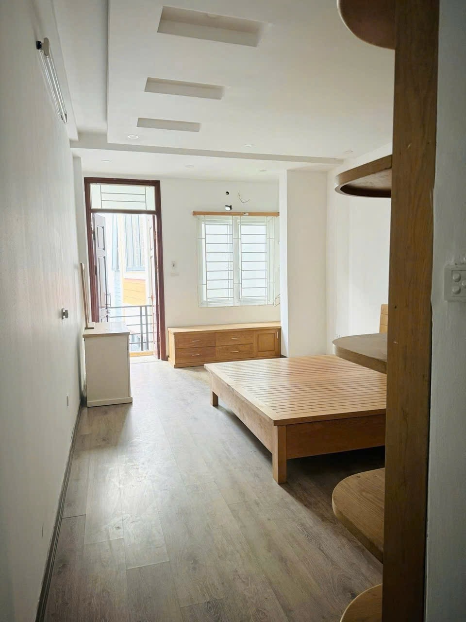 Bán Nhà Trương Định 30m2.  5 tầng. mặt tiền 3.5m. giá 9.8 Tỷ Hai Bà Trưng Hà Nội 15983657