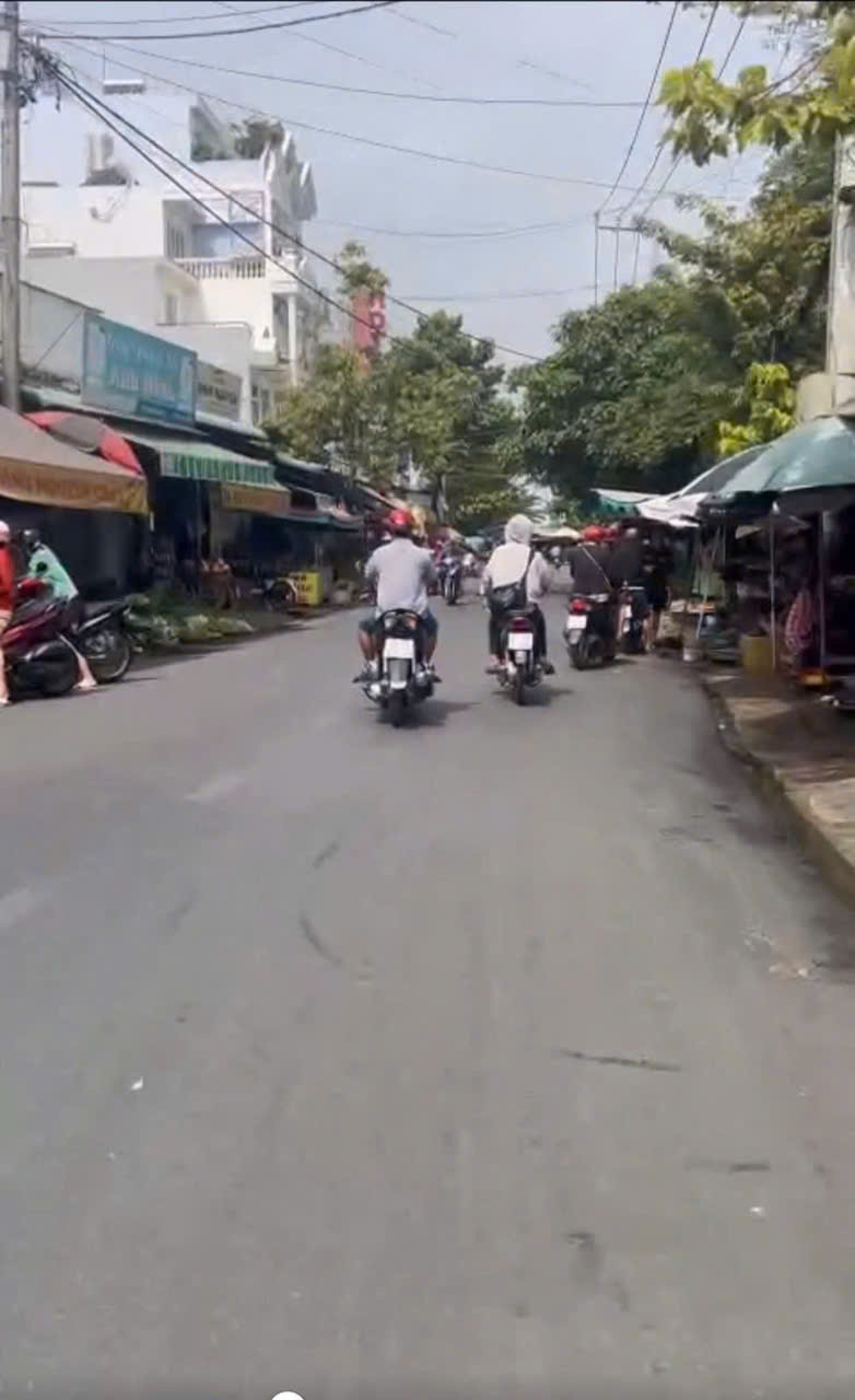 CẶP NHÀ PHỐ 4 TẦNG MẶT TIỀN CHỢ HUỲNH THỊ HAI – 2SHR – DÒNG TIỀN ỔN ĐỊNH 15983691