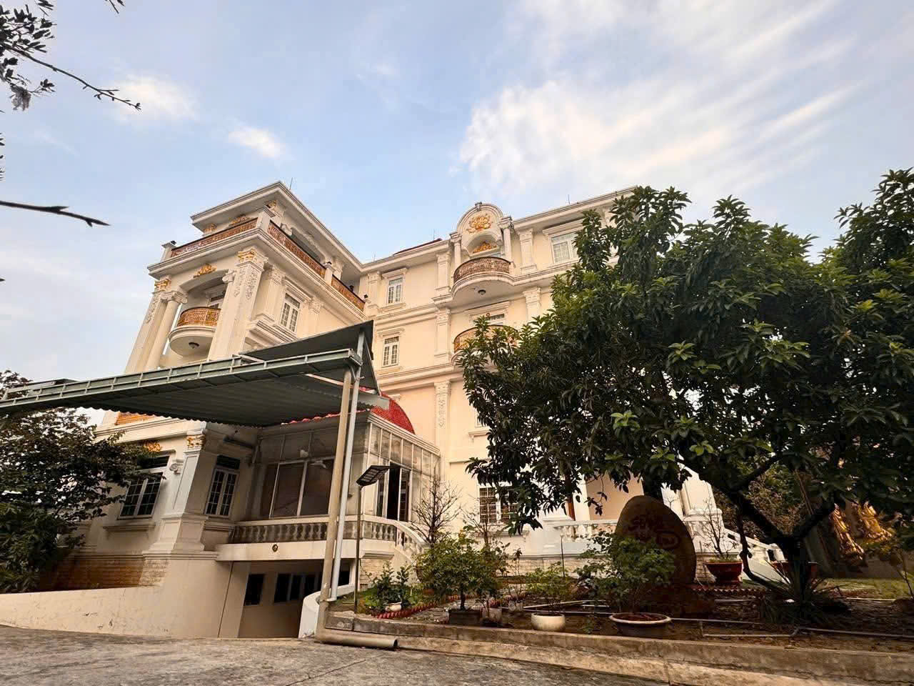 BIỆT PHỦ SIÊU KHỦNG 1.233M² – HẦM 5 TẦNG – SÂN VƯỜN GẦN 1.000M² – CHỈ 95 TỶ 15983706