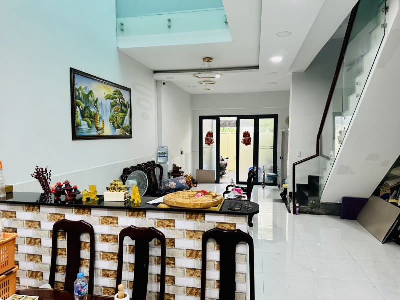 Bán nhà đường số 9, Hiệp Bình Chánh, Thủ Đức, TP HCM. DT 90m2, 3 tầng. Giá 9.25 tỷ. 15983711