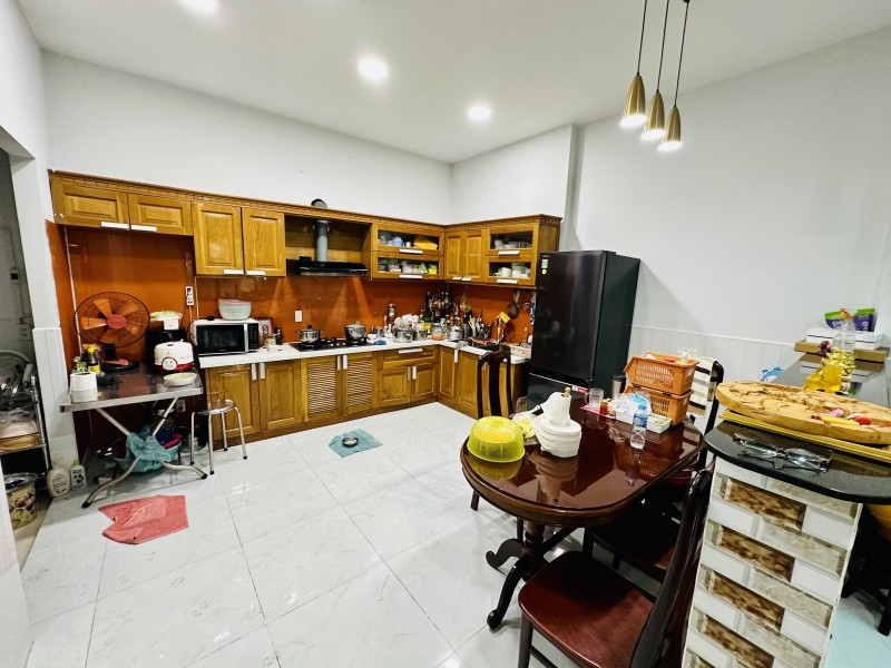 Bán nhà đường số 9, Hiệp Bình Chánh, Thủ Đức, TP HCM. DT 90m2, 3 tầng. Giá 9.25 tỷ. 15983711