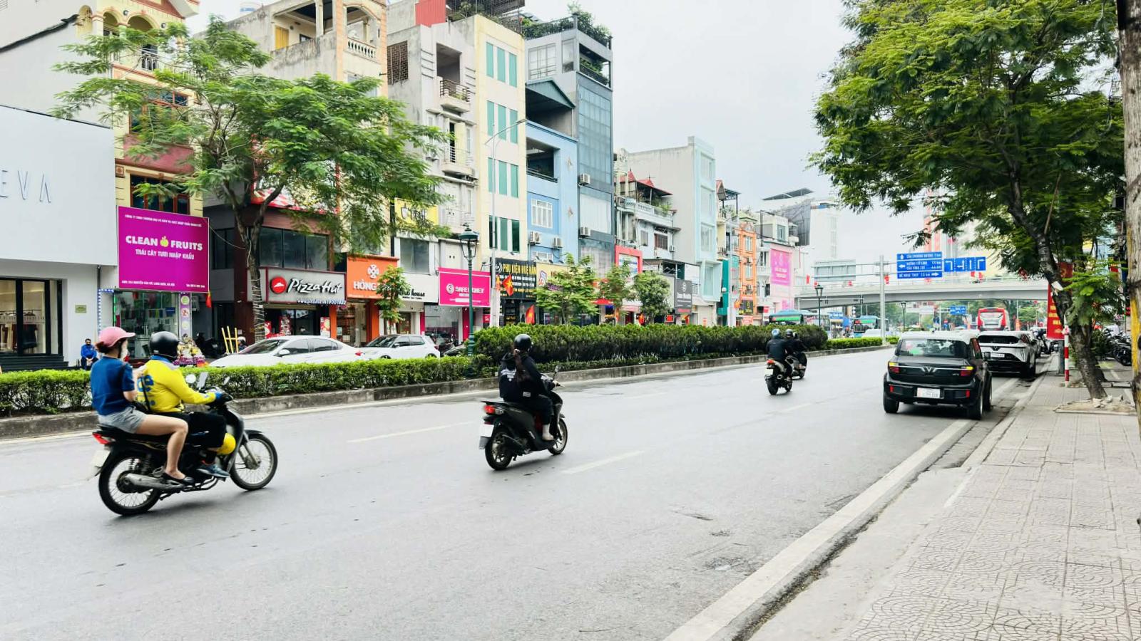 nhà mặt phố Nguyễn Văn Cừ, mặt tiền 13m, nở hậu, dòng tiền ổn định, full thổ cư 15983735