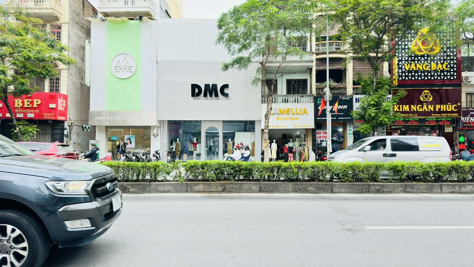 nhà mặt phố Nguyễn Văn Cừ, mặt tiền 13m, nở hậu, dòng tiền ổn định, full thổ cư 15983735