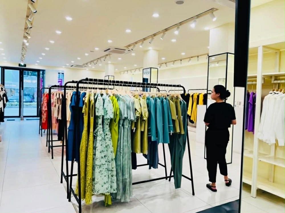 nhà mặt phố Nguyễn Văn Cừ, mặt tiền 13m, nở hậu, dòng tiền ổn định, full thổ cư 15983735