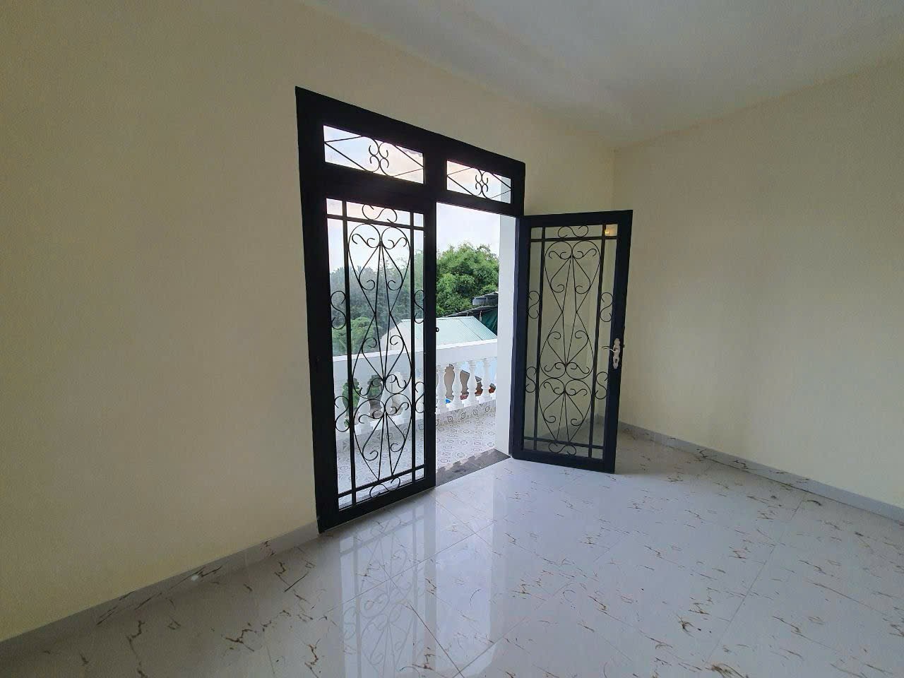 CHỈ 2,3 TỶ - NHÀ MẶT PHỐ 5M*24M - 3 TẦNG CẦN ĐƯỚC LONG AN - NHÀ TRỐNG GIAO NGAY 15983811