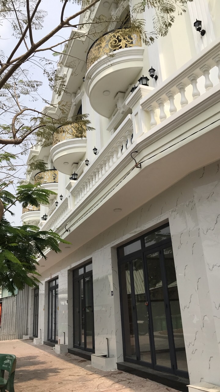 CHỈ 2,3 TỶ - NHÀ MẶT PHỐ 5M*24M - 3 TẦNG CẦN ĐƯỚC LONG AN - NHÀ TRỐNG GIAO NGAY 15983811