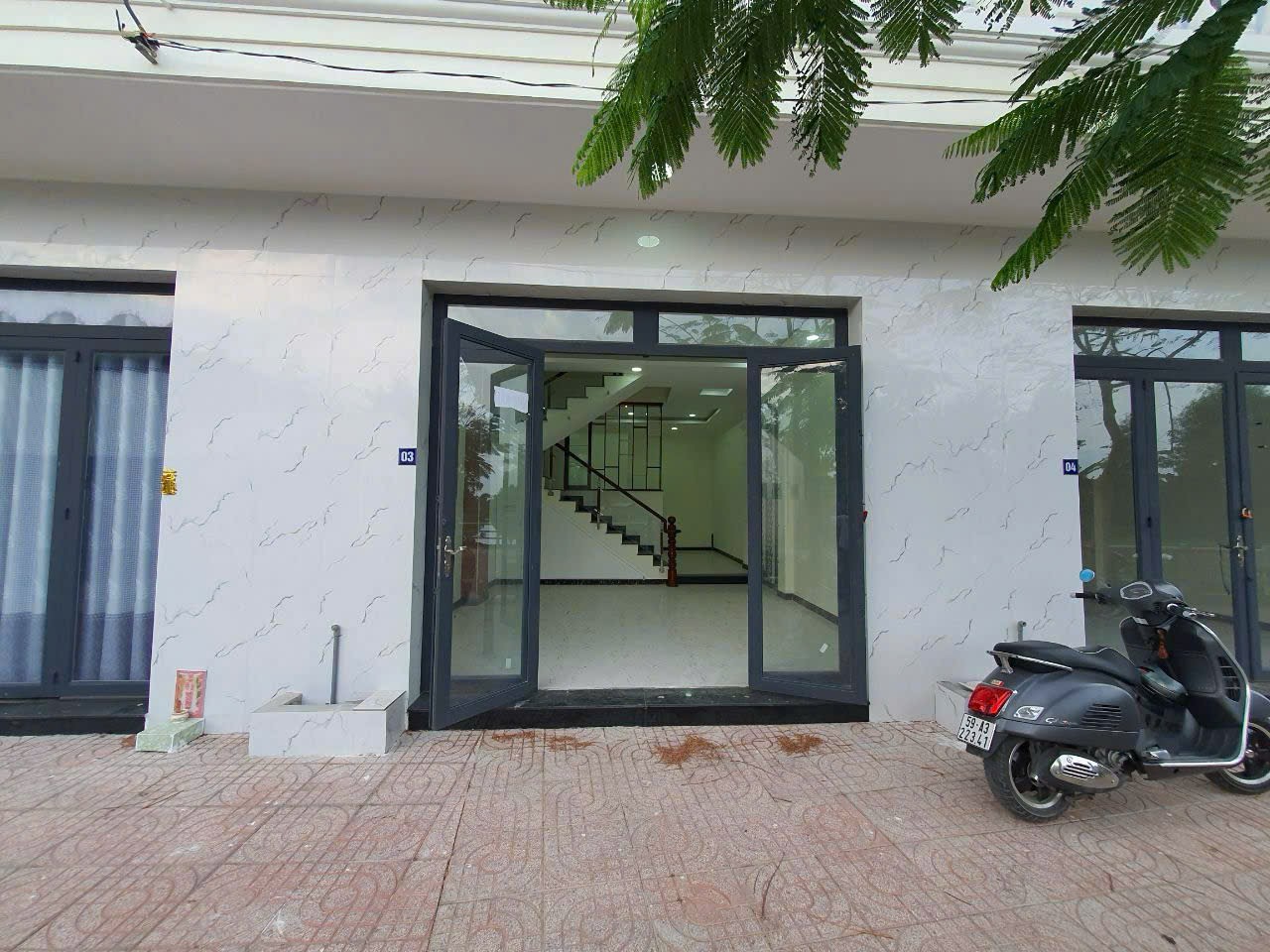 CHỈ 2,3 TỶ - NHÀ MẶT PHỐ 5M*24M - 3 TẦNG CẦN ĐƯỚC LONG AN - NHÀ TRỐNG GIAO NGAY 15983811