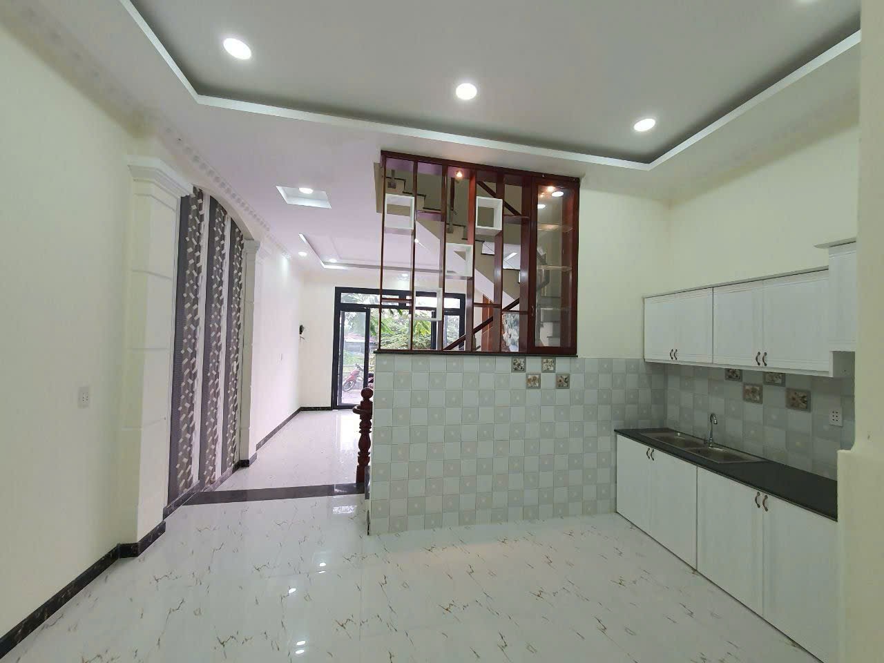 CHỈ 2,3 TỶ - NHÀ MẶT PHỐ 5M*24M - 3 TẦNG CẦN ĐƯỚC LONG AN - NHÀ TRỐNG GIAO NGAY 15983811