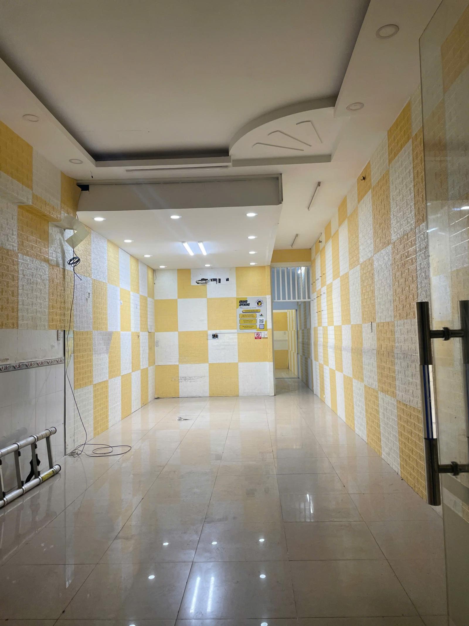 MẶT TIỀN LƯƠNG NHỮ HỌC Q.5 - 78,2m2 - 3 TẦNG 4 PN - NHÀ TRỐNG GIAO NGAY 15983875