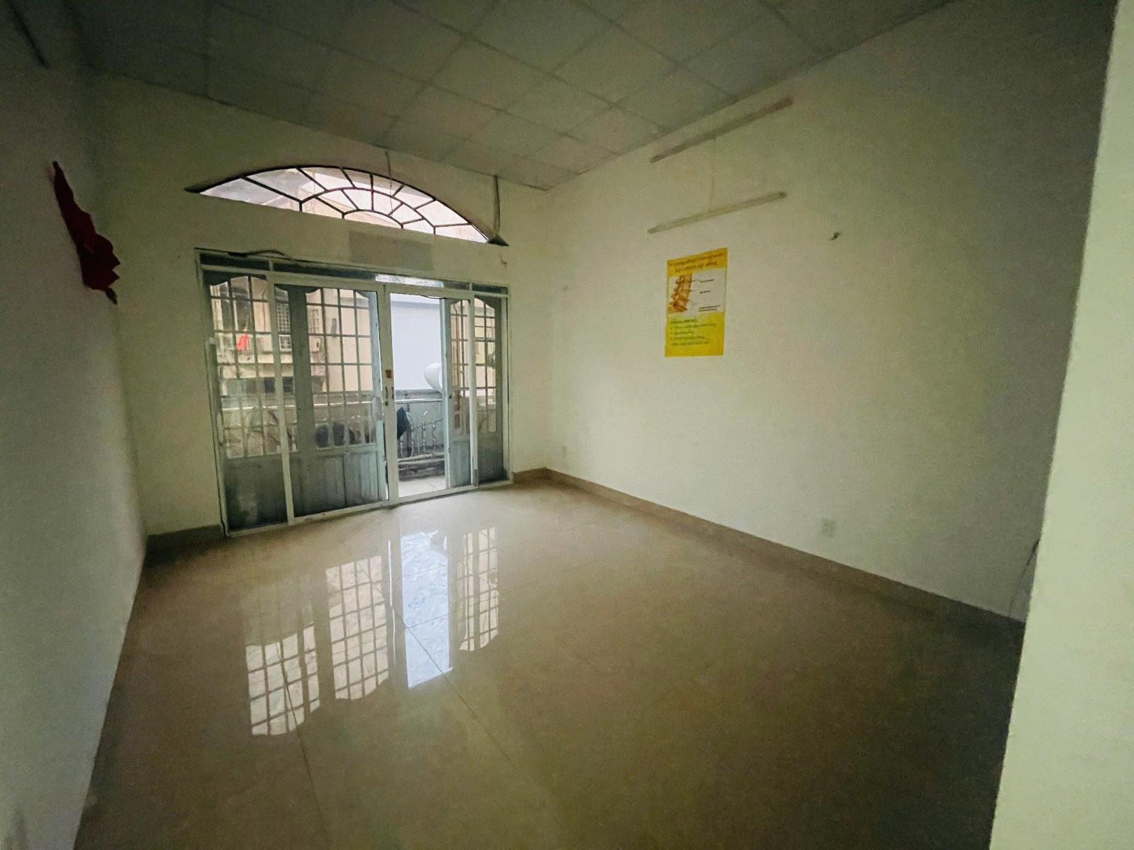MẶT TIỀN LƯƠNG NHỮ HỌC Q.5 - 78,2m2 - 3 TẦNG 4 PN - NHÀ TRỐNG GIAO NGAY 15983875